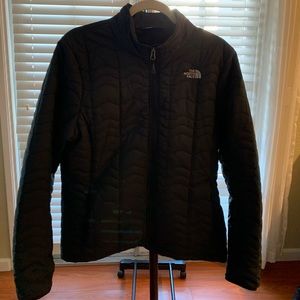 The North face black lightweight puffer jacket coat parka thermoball packable